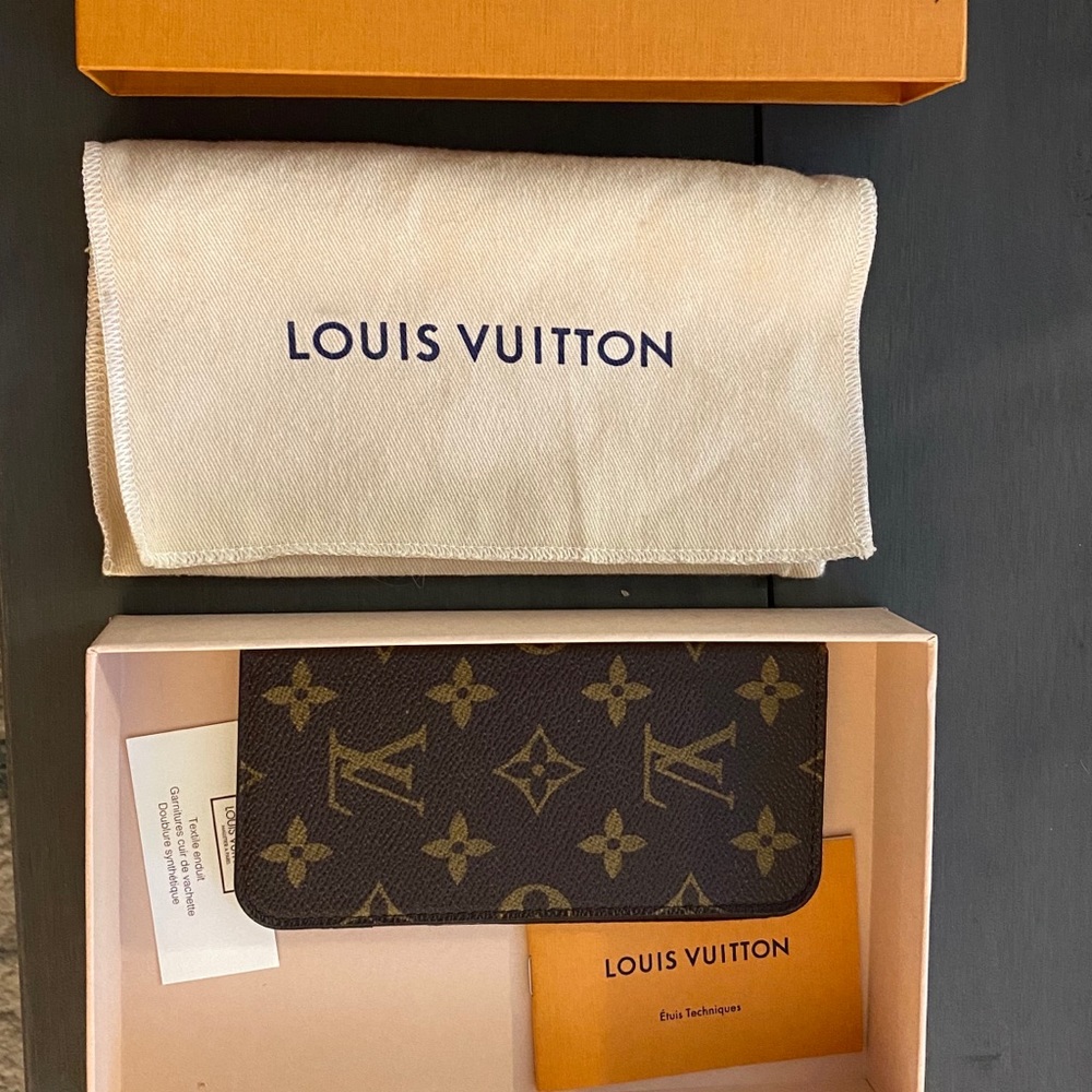 Louis Vuitton iPhoneX portfolio case